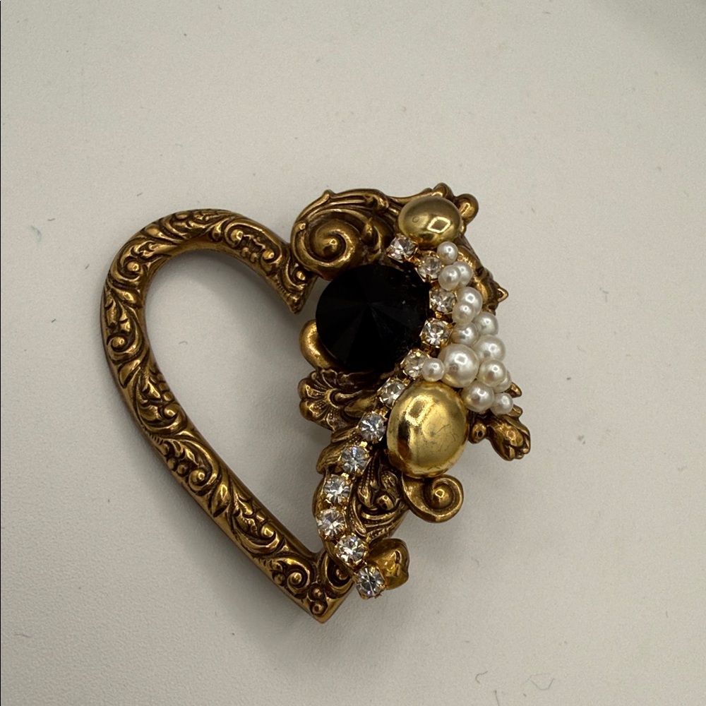 C543 Victorian Revival Gold and Black Heart Brooch